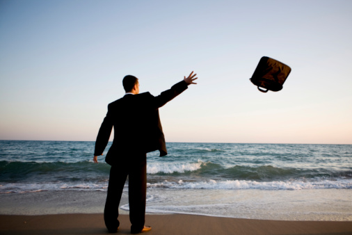 Plantilla de meme man throwing suitcase