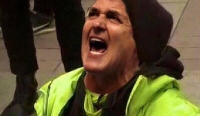 Plantilla de meme Mark Cuban crying millennial