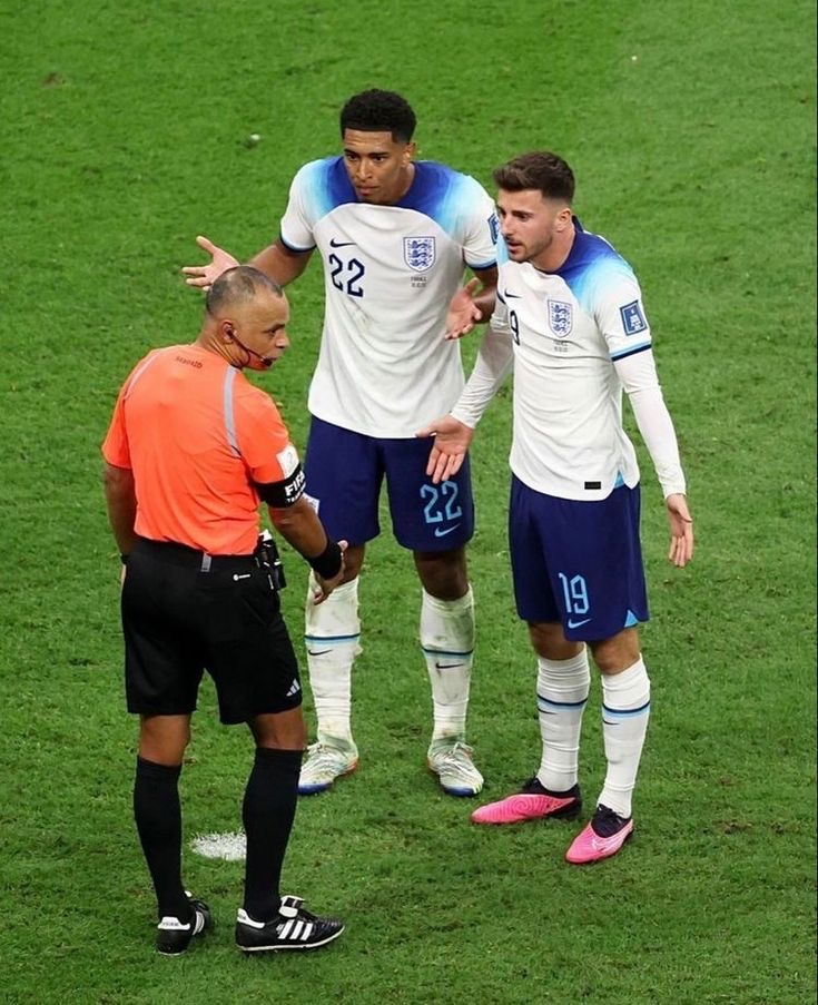 Template meme Mason Mount and Jude Bellingham shocked at referee’s decisions