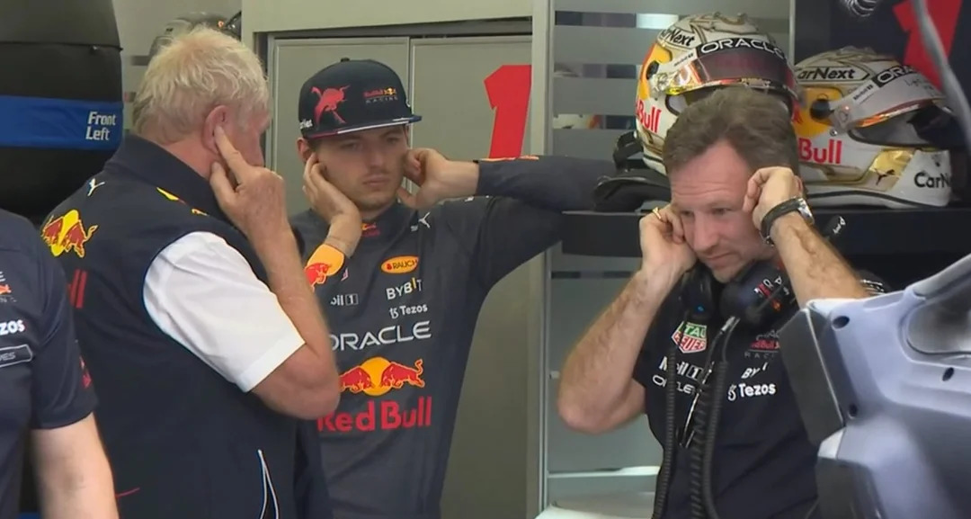 Template meme Max verstappen ears plugged deaf