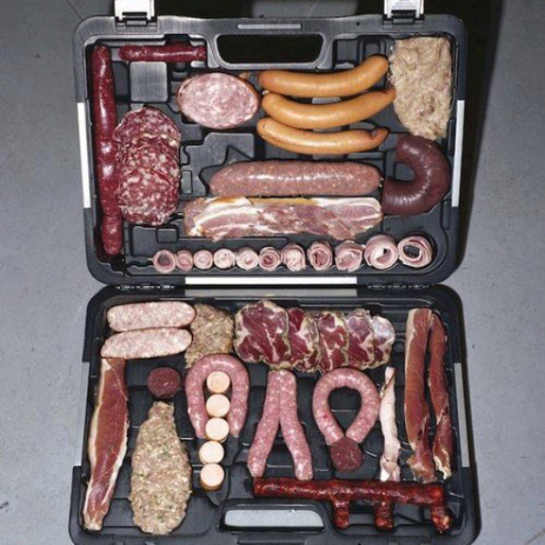Plantilla de meme Meat suitcase