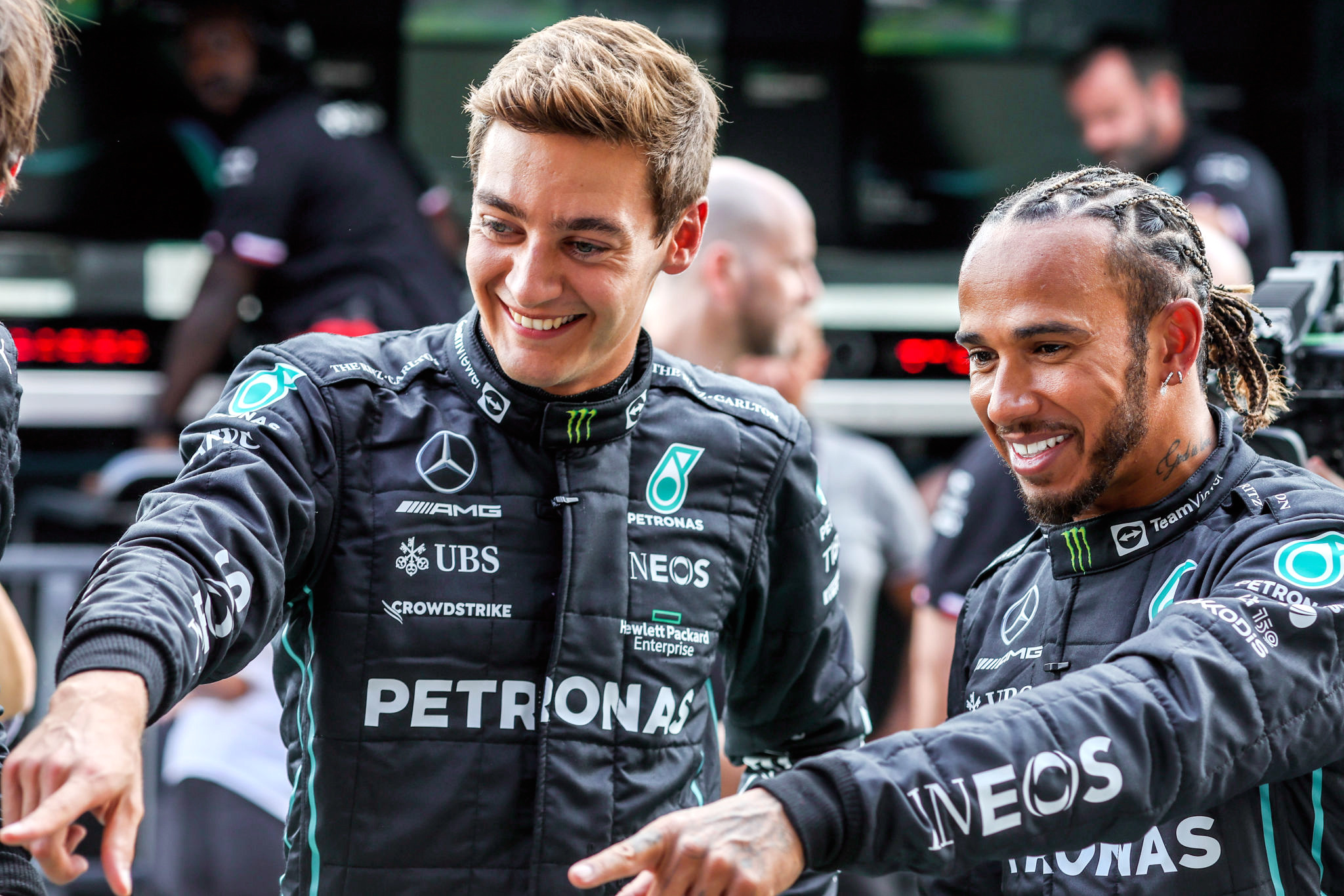 Plantilla de meme Mercedes F1 drivers George Russell and Lewis Hamilton