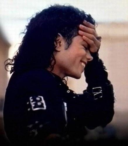 Template meme Michael Jackson is amused by stupidity