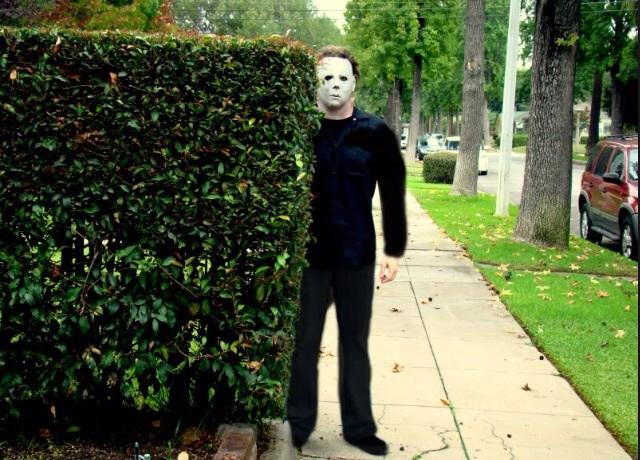 Plantilla de meme Michael Myers Bush Stalking