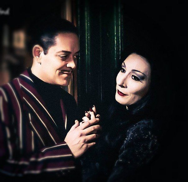 Template meme Morticia and Gomez