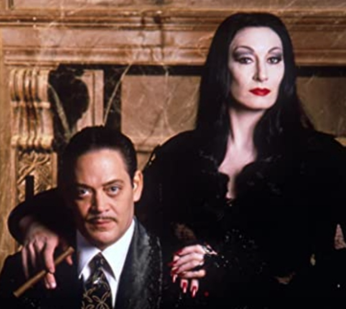 Plantilla de meme Morticia and Gomez Addams