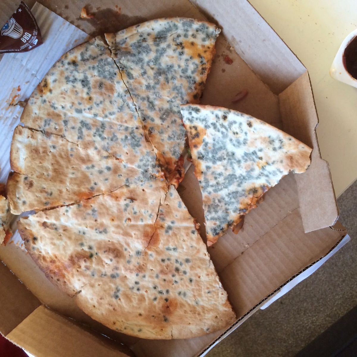 Plantilla de meme Mouldy Pizza
