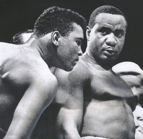 Plantilla de meme Muhammad Ali and Sonny Liston