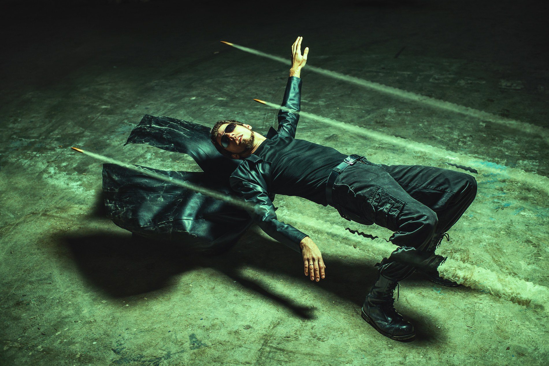 Plantilla de meme Neo Matrix Dodging Bullets