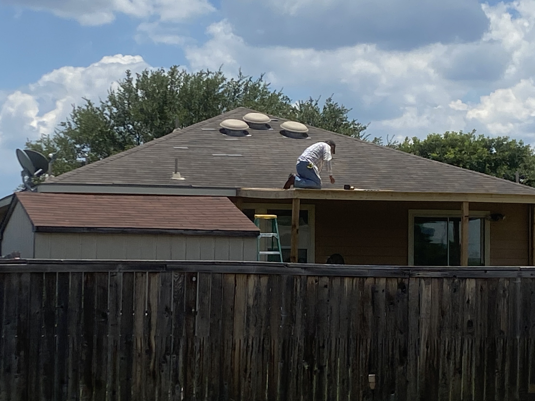 Plantilla de meme Noon roofing