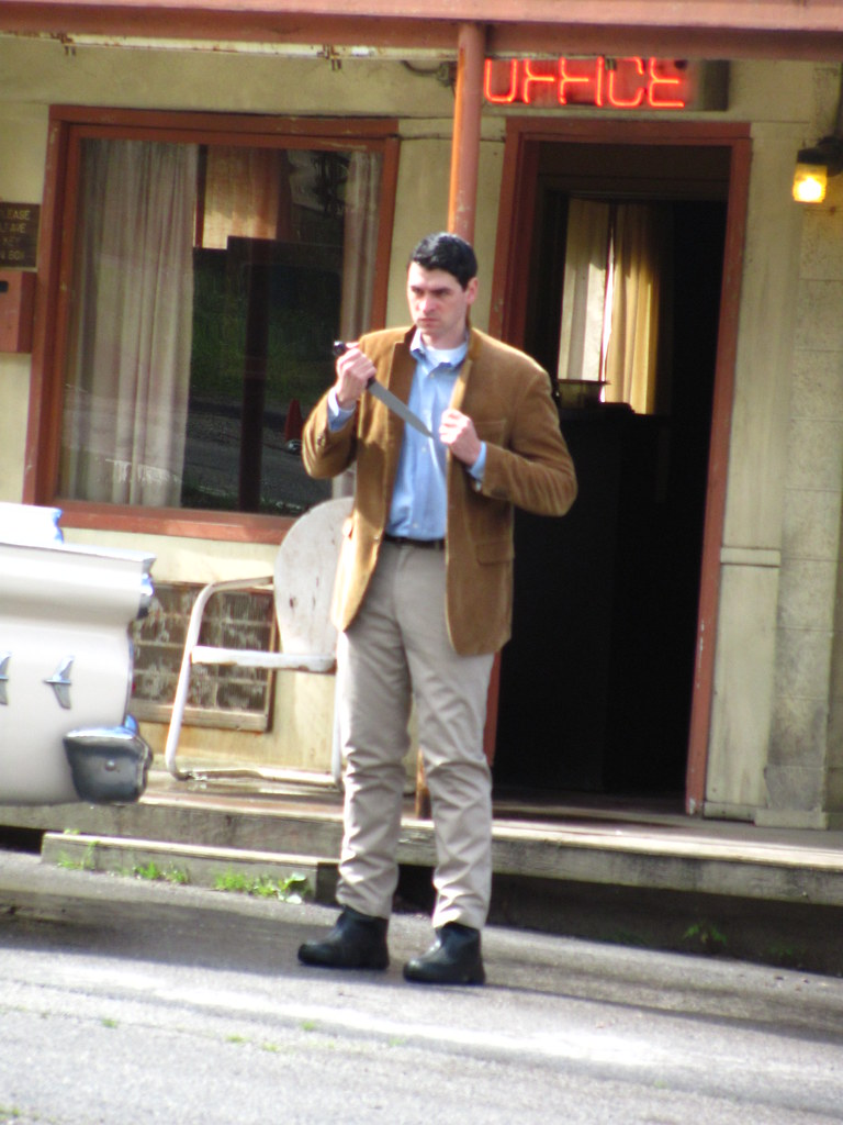 Plantilla de meme Norman Bates Pulling out knife