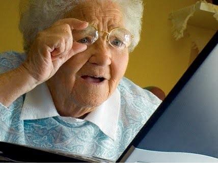 Plantilla de meme old lady at computer