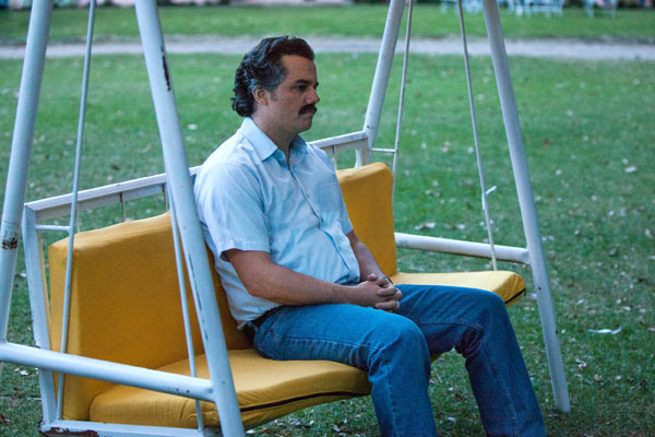 Plantilla de meme Pablo escobar waiting alone