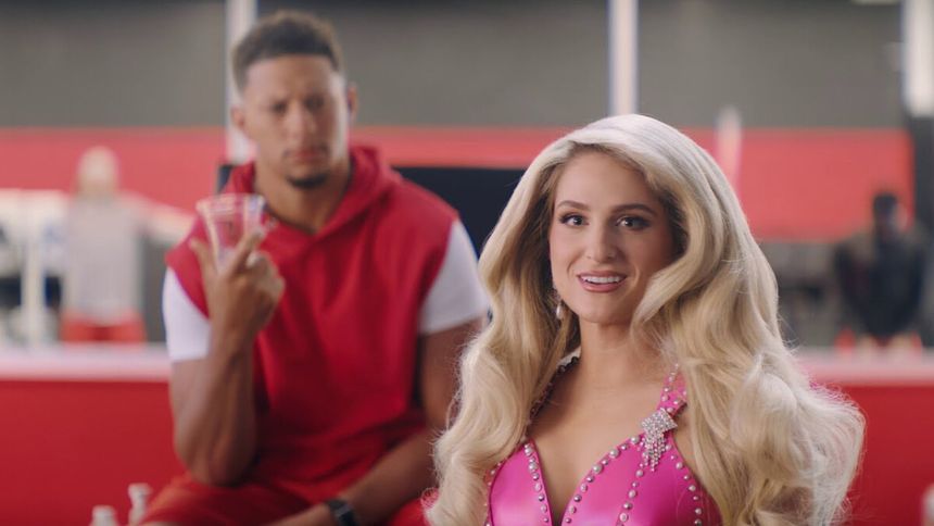 Template meme Patrick Mahomes and Meghan Trainor