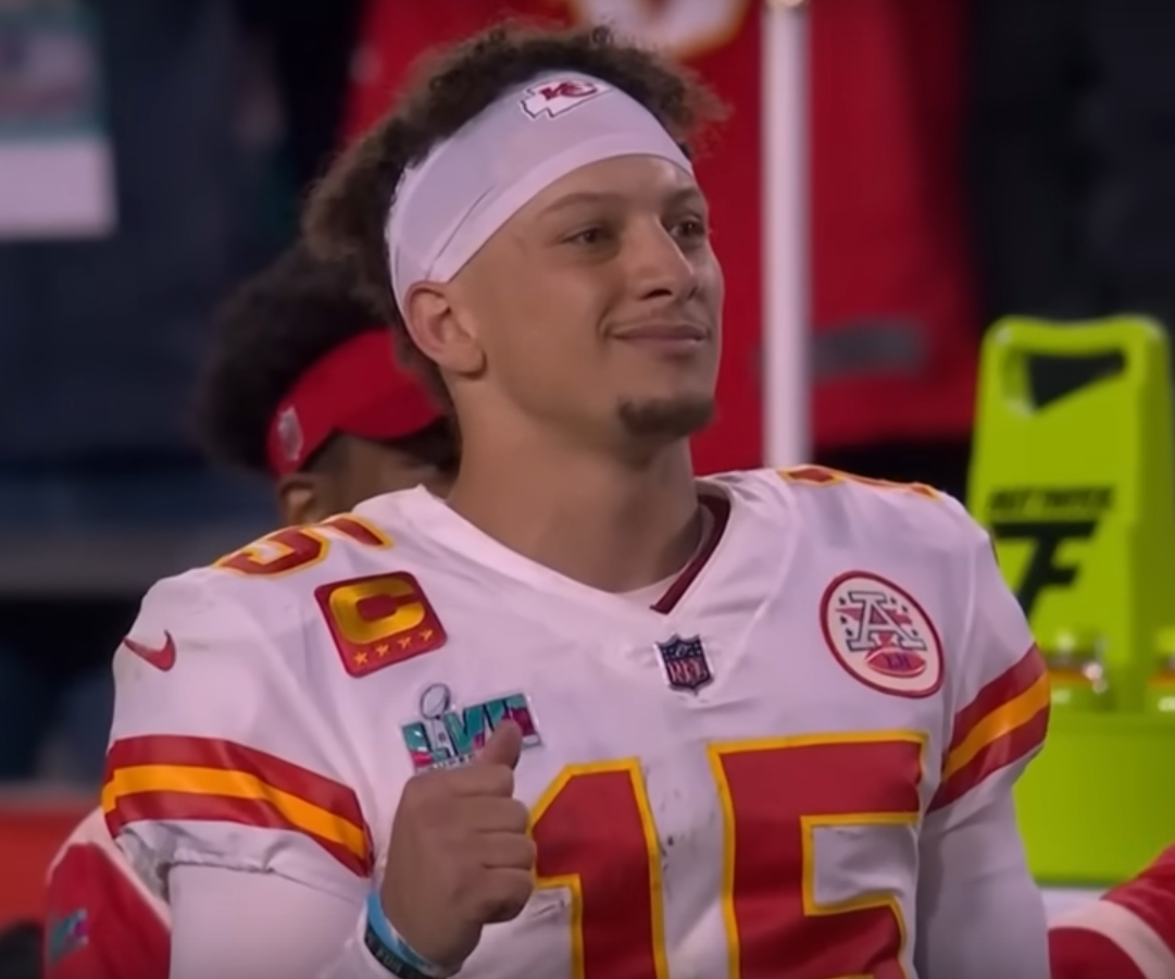 Template meme Patrick Mahomes Thumbs Up