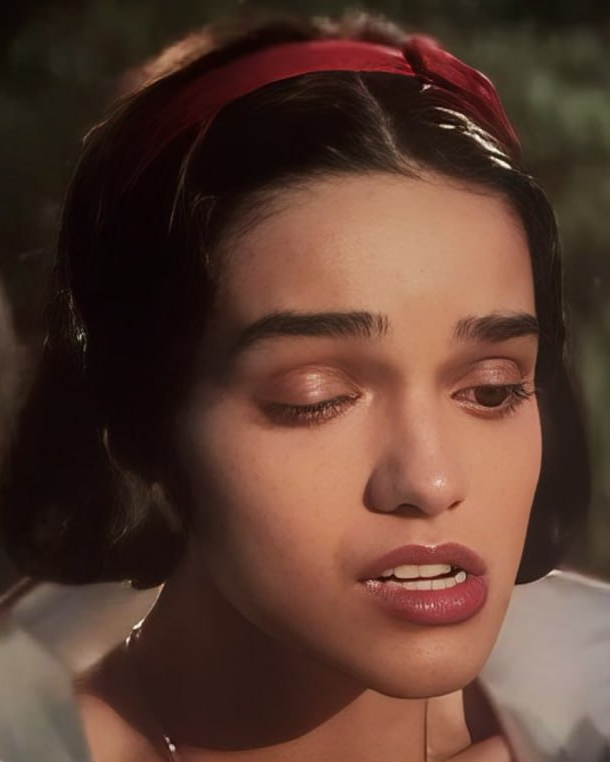 Template meme Rachel Zegler is Rocky Balboa