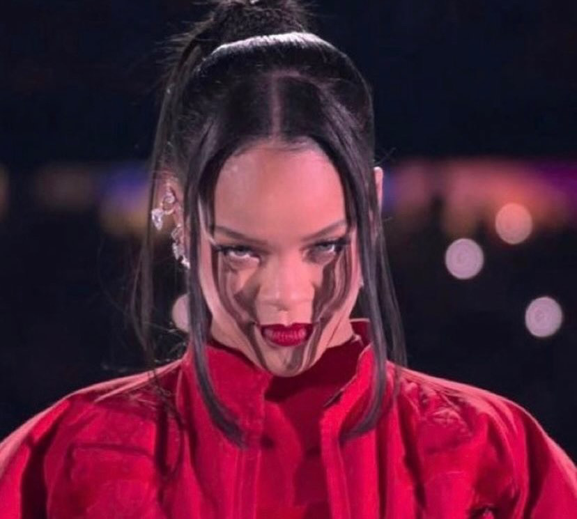 Plantilla de meme Rihanna staring