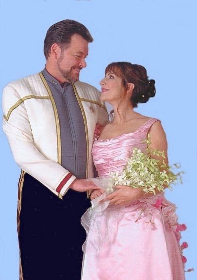 Plantilla de meme Riker and Troi wedding photo