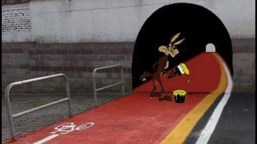Plantilla de meme Road runner fake tunnel