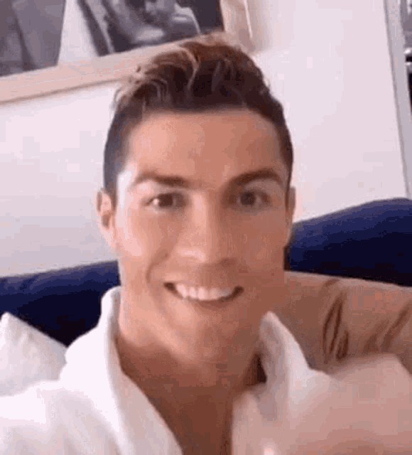 Plantilla de meme Ronaldo drinking