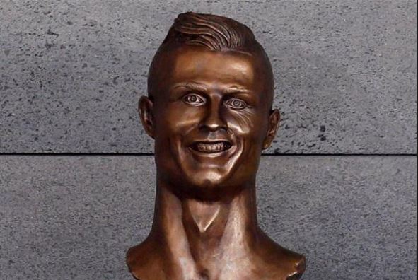 Plantilla de meme Ronaldo Statue
