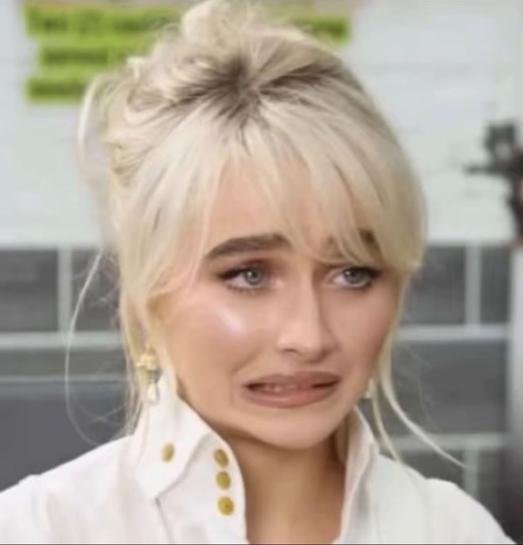 Plantilla de meme Sabrina Carpenter Cringe