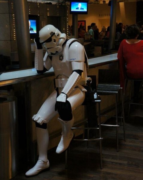 Plantilla de meme Sad Stormtrooper At The Bar
