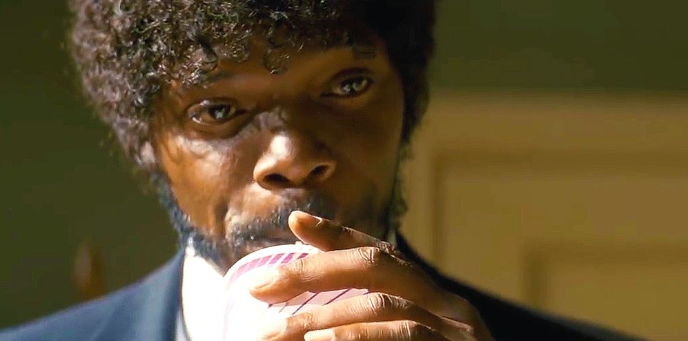 Plantilla de meme Samuel Jackson Sipping Drinks