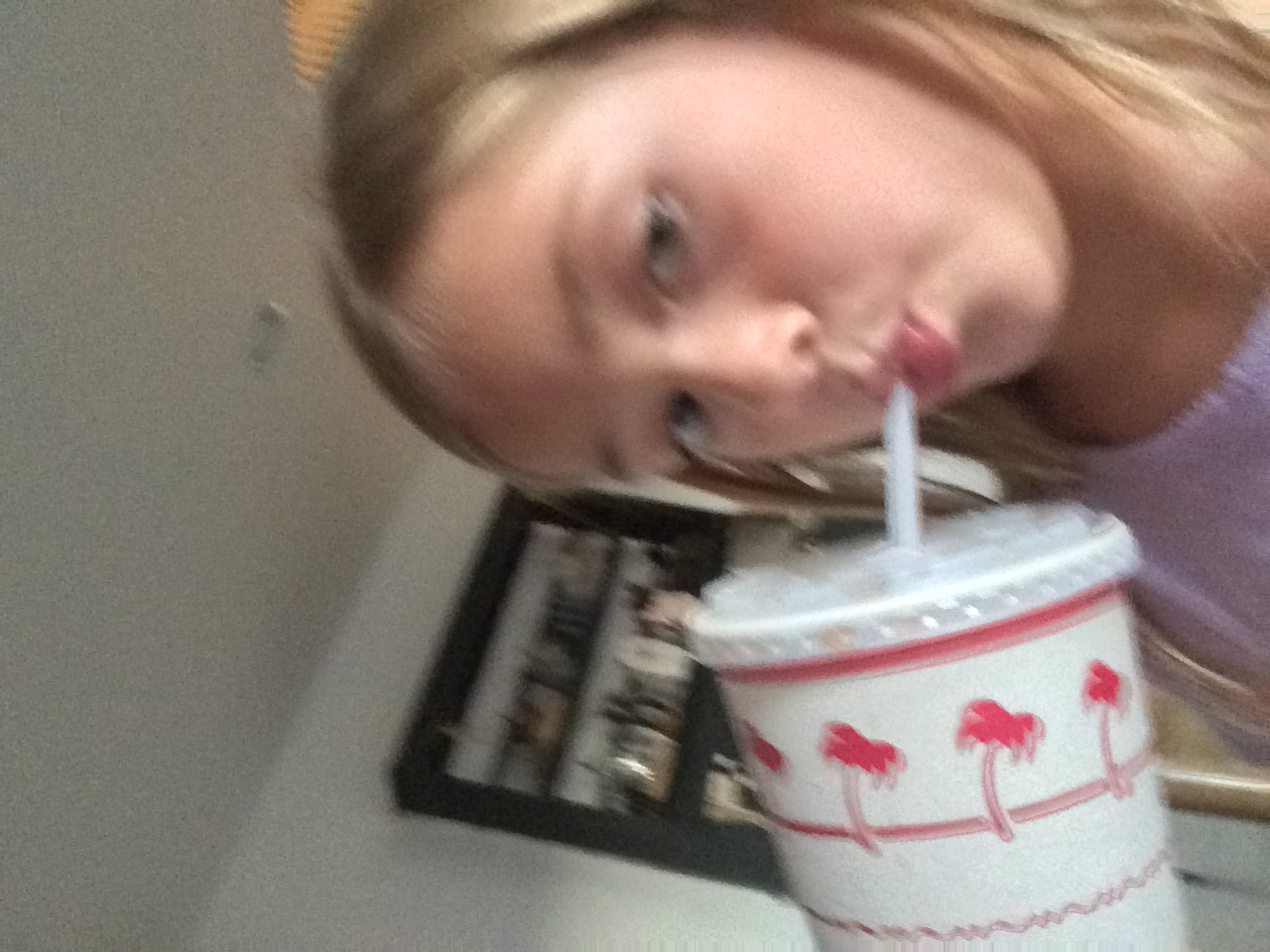 Template meme Sassy In N’ Out Girl