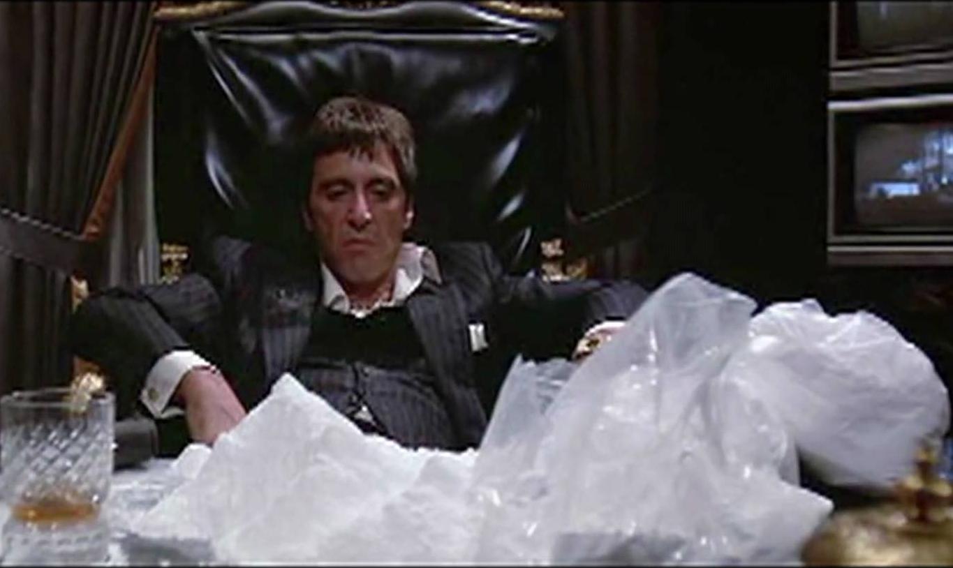 Plantilla de meme scarface cocaine mountain
