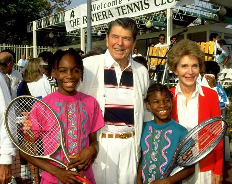 Plantilla de meme Serena and Venus Williams