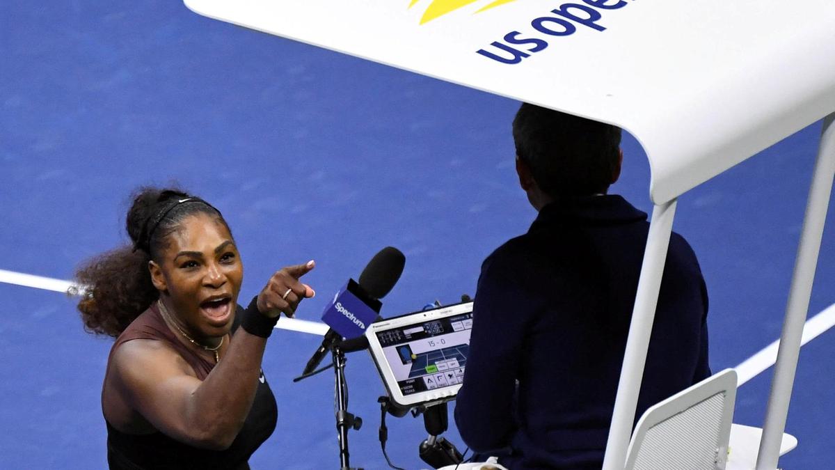 Plantilla de meme Serena Williams demands an apology