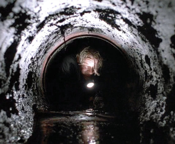 Plantilla de meme Shawshank sewer crawl