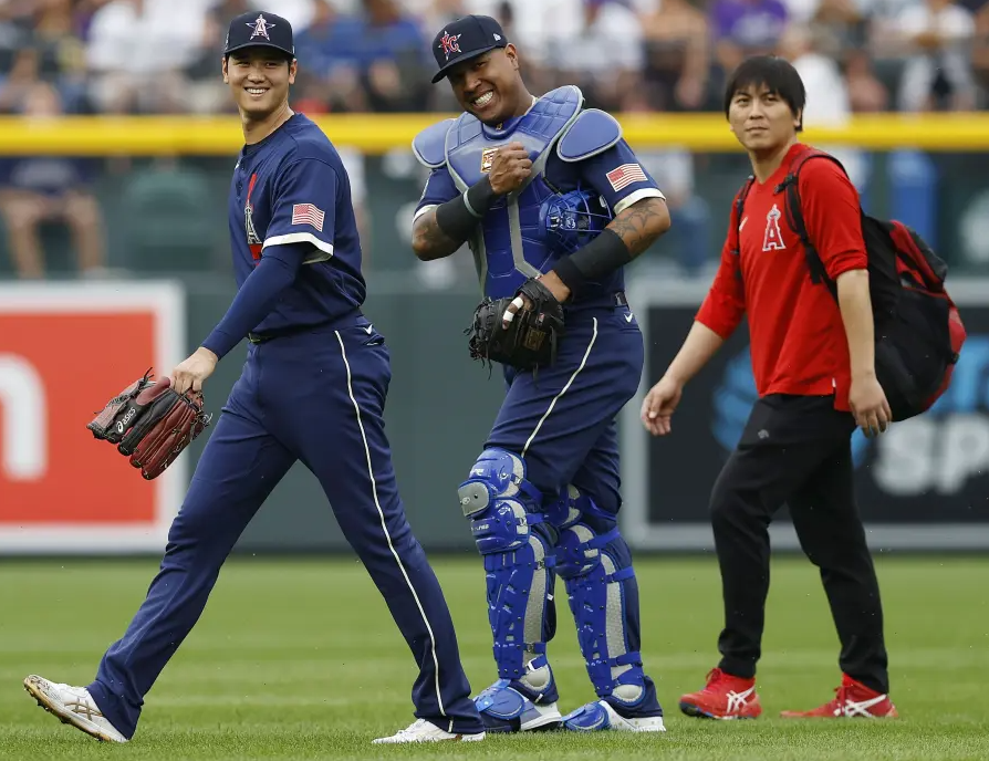Plantilla de meme Shohei Ohtani and Translator