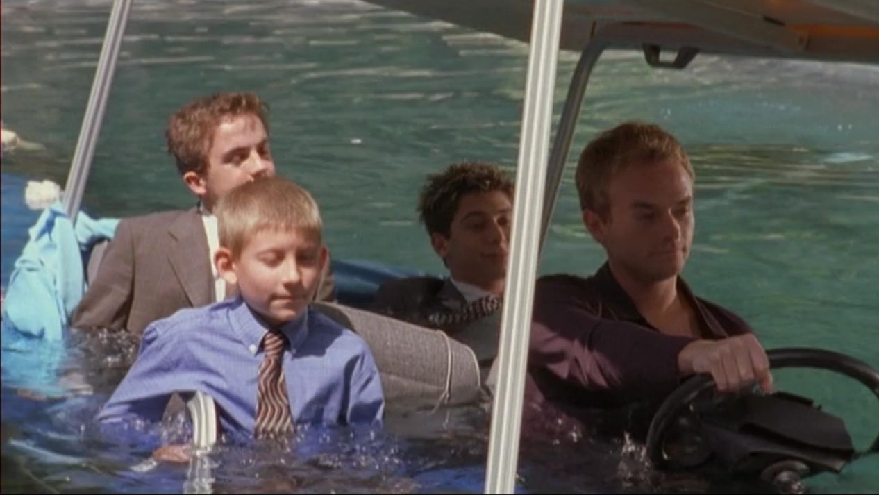 Plantilla de meme Sinking Golf Cart