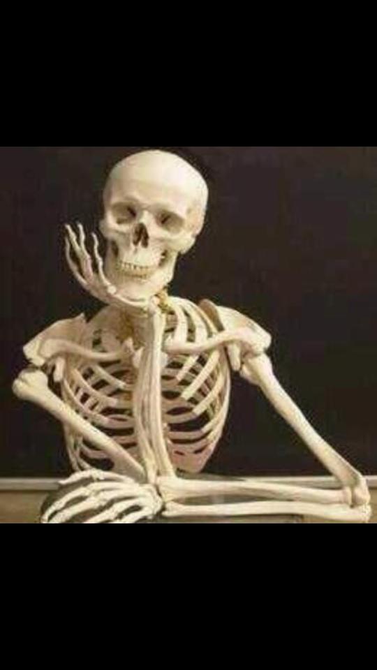 Plantilla de meme skeleton waiting