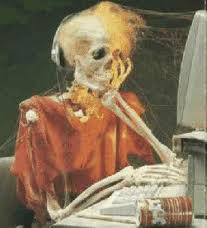 Plantilla de meme Skeleton Waiting Cobwebs