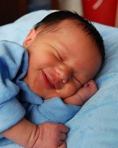Plantilla de meme sleeping baby laughing