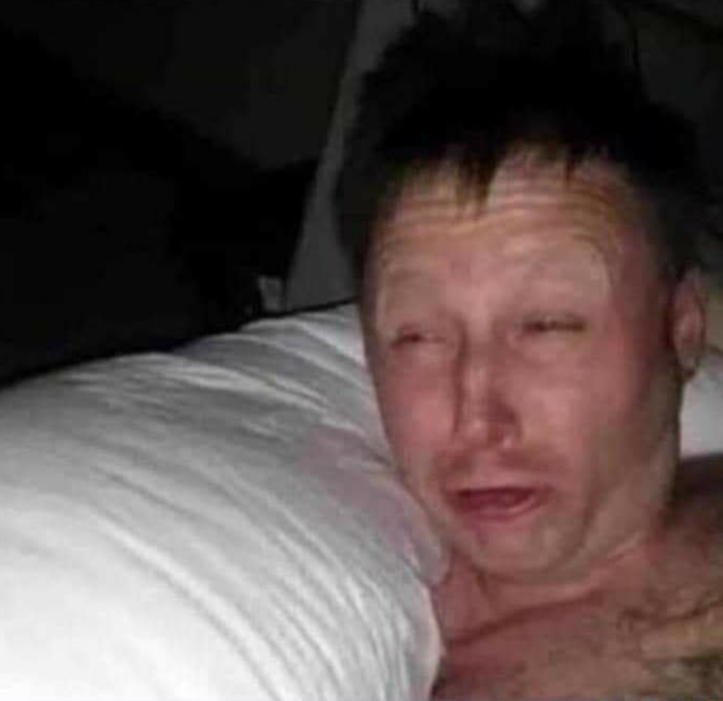 Plantilla de meme Sleepy guy