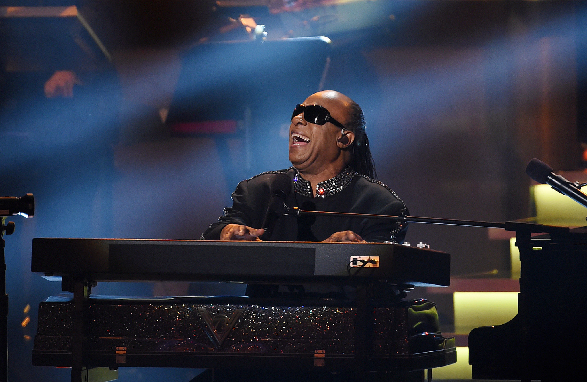 Plantilla de meme Stevie Wonder in concert
