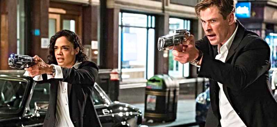 Template meme Tessa Thompson, Chris Hemsworth