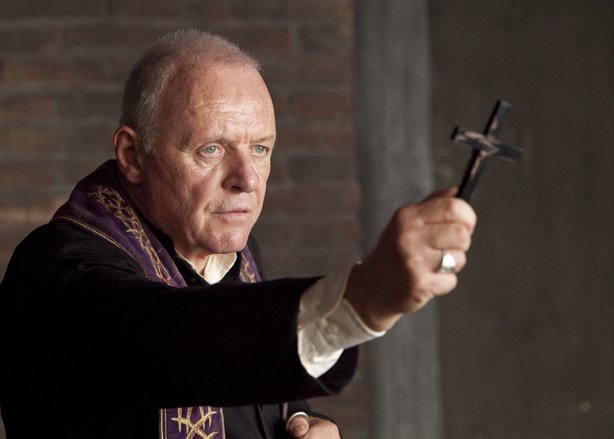 Plantilla de meme The power of Christ compels you!