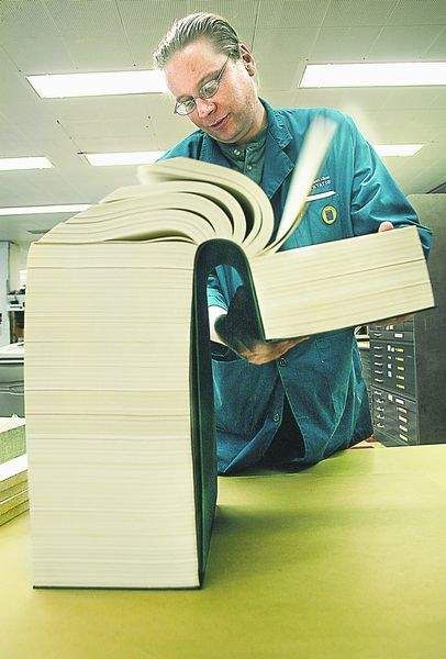 Plantilla de meme Thick book reading
