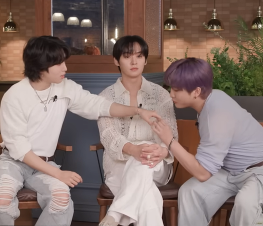 Template meme Third wheeling SKZ
