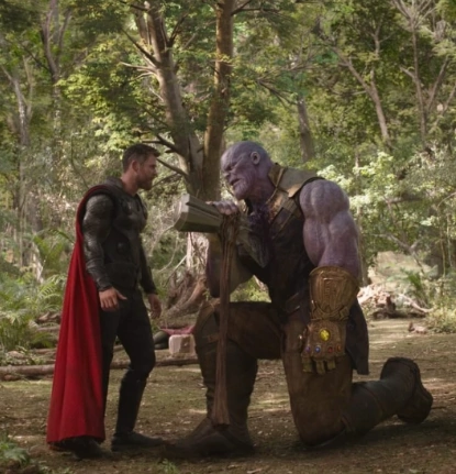 Plantilla de meme Thor Kills Thanos