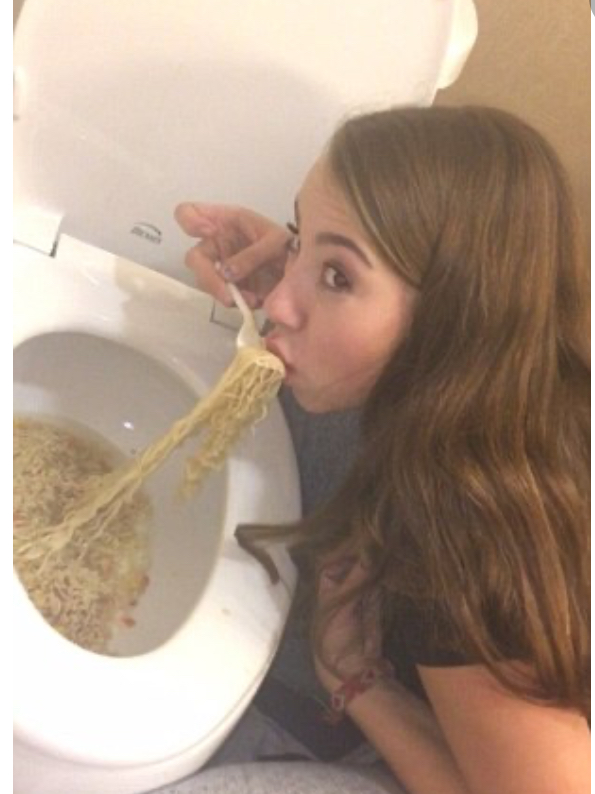 Plantilla de meme Toilet bowl ramen