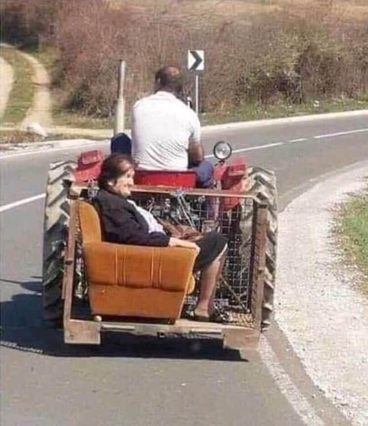 Plantilla de meme tractor uber