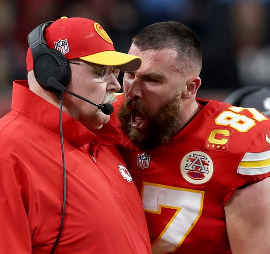 Plantilla de meme Travis Kelce screaming