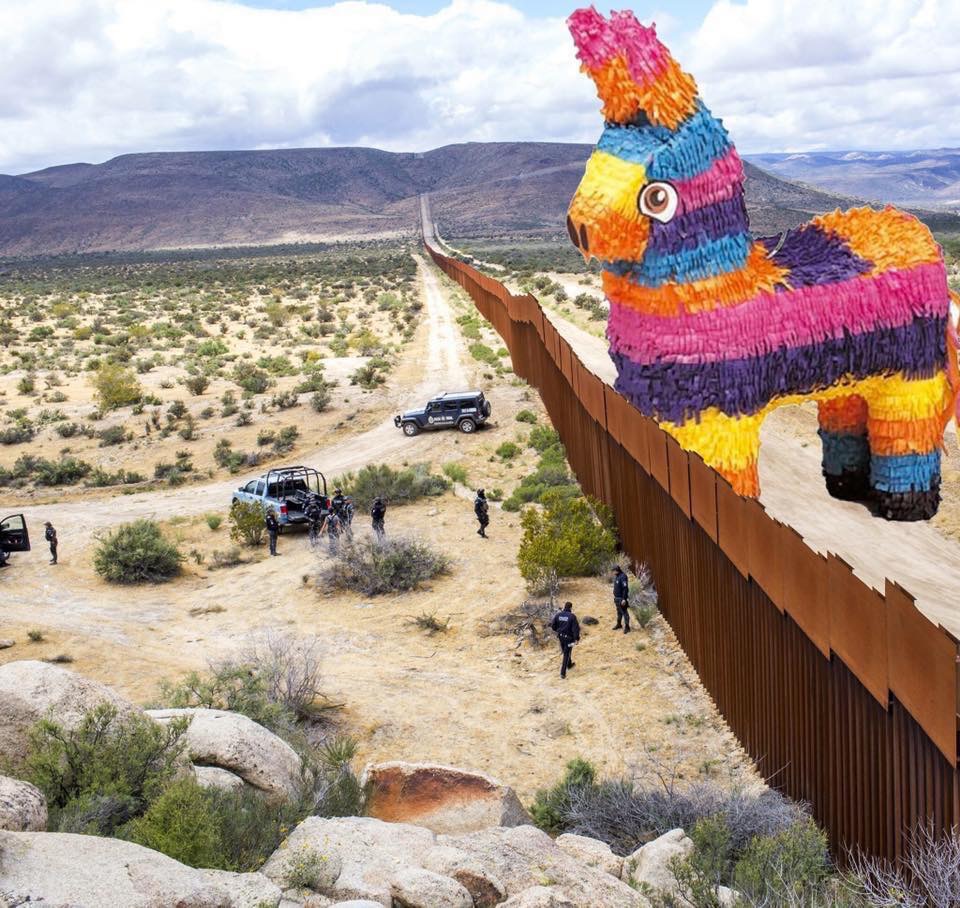 Plantilla de meme Trojan pinata