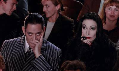 Template meme Unimpressed Gomez & Morticia